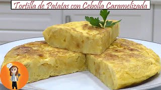 Tortilla de Patatas con Cebolla Caramelizada  Receta de Cocina en Familia [upl. by Leitnahs]