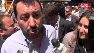 Lega Salvini contestato a Napoli deve andarsene con la Polizia [upl. by Grearson590]