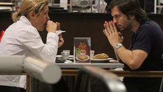 Adriana Esteves e Vladimir Brichta fazem lanche em shopping no Rio [upl. by Aicilic]