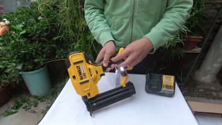 Clavadora de 18ga dewalt xr 20v [upl. by Encratis]