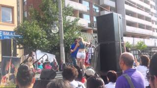 Dominicano bailando con gringa en toronto Canada [upl. by Schonfeld]