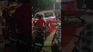 Aaj ki breaking news trilokpuri 15 block mein ek sadak per gaddha ho gaya hai usmein ek riksha bhi [upl. by Terena611]