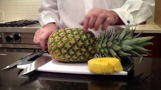 La Bonne Façon Pour Couper Facilement un Ananas [upl. by Marley]