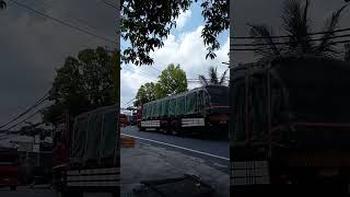 2210241000 WITA jalur Denpasargilimanuk timur perempatan penyalin terpantau ramai dan lancar [upl. by Marian]