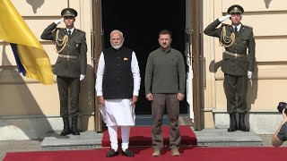 Modi afirma defender veementemente a paz durante visita histórica à Ucrânia  AFP [upl. by Cassaundra]