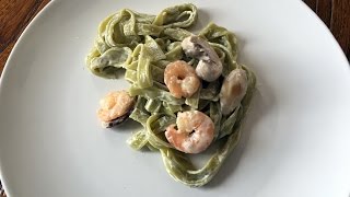 Tagliatelle de espinacas con langostinos y champiñones [upl. by Aindrea]