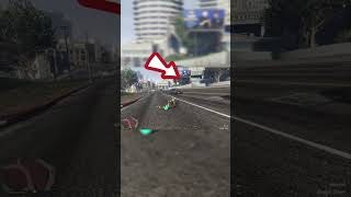 CUANDO TU MOTO SABE CAER GTA V gta gta5 gtaonline gtav gaming humor bike gamingvideos [upl. by Adnauq]