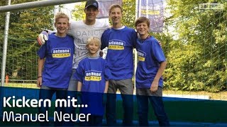 Kickern mit Manuel Neuer vorm ANTENNE BAYERN Funkhaus [upl. by Dutchman]