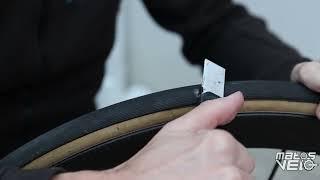 Réparation tubeless avec mèche Dynaplug [upl. by Tamsky]