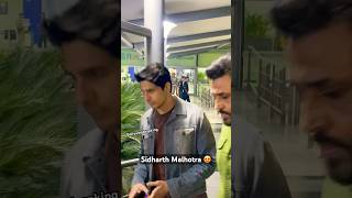 Dilli ka Lunda Sidharth Malhotra spotted at Delhi airport 😍 sidmalhotra sidharthmalhotra trend [upl. by Eidurt436]