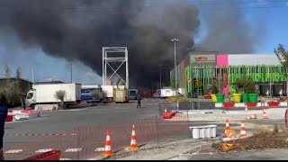 Rungis the largest wholesale fresh produce market in the world is on fire in Paris [upl. by Kirch708]