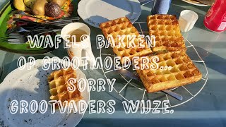 Wafels bakken op grootmoeders   sorry grootvaders wijze [upl. by Cida]