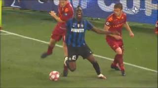 ROMAINTER 01 FALLACCIO DI TOTTI A BALOTELLI GLI TAGLIA LE GAMBE FALLO DA ROSSO [upl. by Eelesor938]