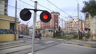 Spoorwegovergang Bari I  Railroad crossing  Passaggio a livello [upl. by Dimitris]