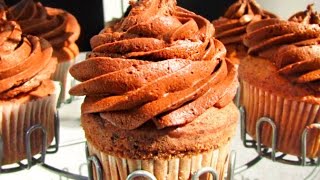 Receta Cupcakes de vainilla con cubierta de chocolate [upl. by Anastos]