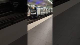 Métro 11 Arrivée et départ dun MP14 CC à la Place des Fêtes idfm mp14 ratp metro [upl. by Natalina249]