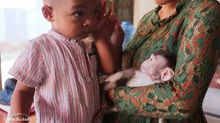 AMAZING WARMTED MOTHER Feeding Milk In The Chest Mother Sweetamp Love Family In Village [upl. by Enrique910]