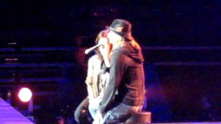 Martina McBride and Kid Rock duet quotPicturequot in Detroit [upl. by Ecnerol]