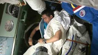 Dr Sheikh Muszaphar Shukor showing how he sleeps in outer space from quotMuslim in Spacequot DVD [upl. by Syl16]