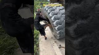 Giant Wheel Loader Puncture Tire Replacement [upl. by Ilrebma]