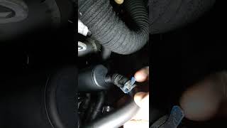 Fuite dhuile moteur sur Renault Kangoo 19 D  Décanteur des vapeurs dhuile [upl. by Eve]