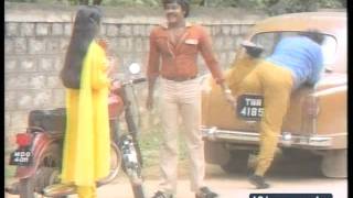 Yamakinkarudu Chiranjeevi saves Radhika from goons [upl. by Jaquith]