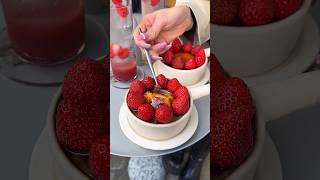 いちごのグラタンはじめて食べたけどおいしすぎた🍓表面はパリパリにブリュレしてある！ 大阪グルメ [upl. by Boj679]