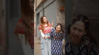 Badi behen Vs choti behen 🤣😜😅 trending trendingshorts explore explorepage youtubeshorts [upl. by Acinad]