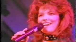 Shania Twain Sings HeartBarracuda at Deerhurst [upl. by Amling]