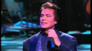 Engelbert Humperdinck  quotLove Is A Many Splendored Thingquot Live [upl. by Consuela]