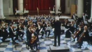 Julian Bream plays Concierto de Aranjuez by Joaquin Rodrigo Part 2 [upl. by Ima234]