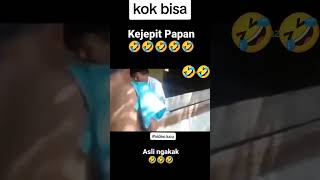 Gara gara salah posisi sampai kejepit papan kayu🤣😁 funny lucu [upl. by Clarkin]