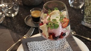 Het Perfecte Feestmenu  Julie Baekelandt Meringue met mousse van rood fruit [upl. by Rehpoitsirhc]