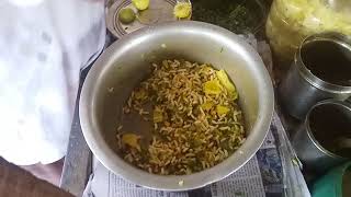 Nagpur Famous Kaccha Chivda Recipe Thela style  10rs roadside fast food  Indian Street Food [upl. by Melas332]