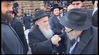 R Avremel Shemtov amp R Moshe Feller dance Rosh Chodesh Kislev Niggun  Kinus HaShluchim 5784 [upl. by Bigler]