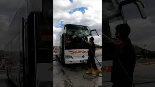 Mola yerinde otobüsümüz yıkanıyor otobus travego bus travel [upl. by Ardnoet]