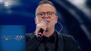 Sanremo 2020  Gigi DAlessio canta quotNon dirgli maiquot [upl. by Aelem]