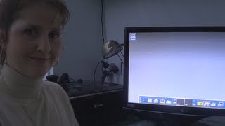 Mum Tries Out Unixware 713 2003 [upl. by Noret86]