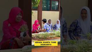 momen lucu ketika murid kasih bunga kepada buk guru nya ‼️ lucu ngakak guru murid momenlucu [upl. by Nalod]