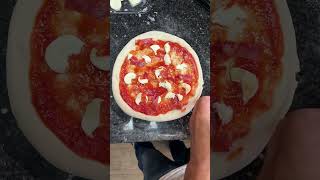 Stiekem Pizza Hawaii Serveren aan Italianen [upl. by Festus]