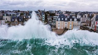 Grandes Marées et vagues à SaintMalo vu du drone [upl. by Almeeta]