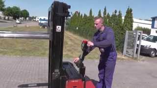 EL4752  1250kg used BT LSF125011 electric pallet truck from 1995 [upl. by Klockau89]