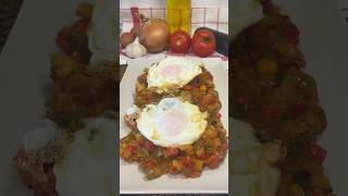 PISTO MANCHEGO CON HUEVO receta shorts short [upl. by Shaylyn845]