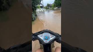 Weeeh on Flooding day in Chiang Mai Hangong [upl. by Elliven]