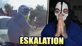 Autofahrer rammt Motorradfahrer vom Bike😱 Moji Reaction [upl. by Elman526]