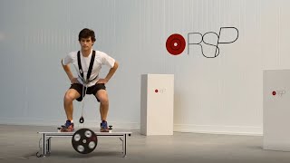 Entraînement isoinertiel avec poulie dexercices RSP Squat [upl. by Notyap]