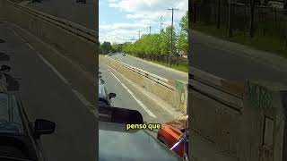 ¡Increíble Camionero Detiene a Conductor que Quería Saltarse la Fila 🚫🚗 [upl. by Naelcm]