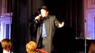 Jonathan Groff Singing quotAmish Paradisequot by quotWeird Alquot Yankovic Live at The Cabaret [upl. by Barnaby]