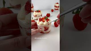 Tiramisu fraise 🍓 recette en description tiramisu fraise recette recettefacile [upl. by Obara508]