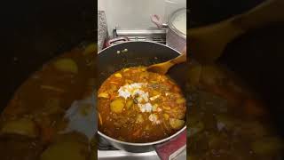 طريقة عمل صالونة دجاج بوصفة سهله ولذيذ😋recipt recipt yumichickencurrynadiacooks [upl. by Ahseek]